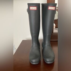 Hunter Matte Black Buckle Rain Boots Excellent Condition